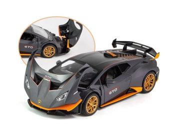 Метален автомобил LAMBORGHINI Huracan STO със звук и светлини 1/24 мат