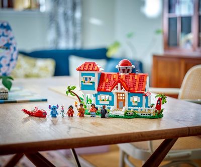 Конструктор LEGO Disney 43268 Къщата на плажа на Лило и Стич