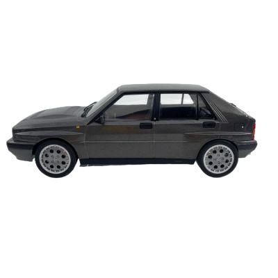 Метален автомобил Lancia Delta HF Integrale 16V 1990 Triple9 Collection 1:18 91800172