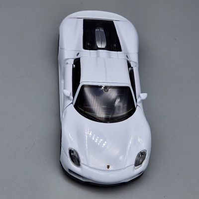 Метална кола Porsche 918 Spyder 1:34 Welly бял