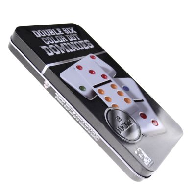 Домино в кутия с бели плочки