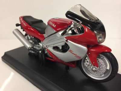 Мотор Yamaha YZF 1000R Thunderace 2001 Welly 1:18