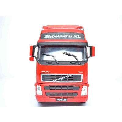 Метален камион влекач Volvo FH12 WELLY 1/32