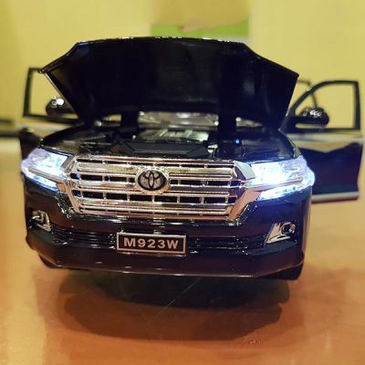 Метален автомобил със звук и светлини Toyota Land Cruiser V8 черен