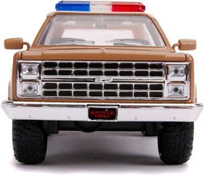 Метален автомобил Police Stranger Things 1979 Chevy Blazer 1:24 Jada Toys 253255003