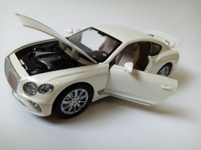 Метален автомобил със звук и светлини BENTLEYS Continental GT 1/24 бяла