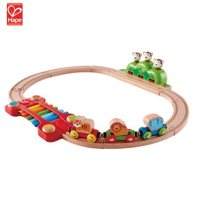 Дървено влакче Джунгла с ксилофон и изкачащи маймунки Hape H3825