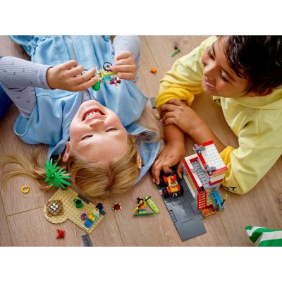 Конструктор LEGO CITY Спасителна станция на плажа 60328