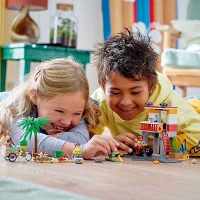 Конструктор LEGO CITY Спасителна станция на плажа 60328