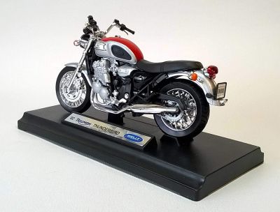 Мотор Triumph Thunderbird Welly 1:18