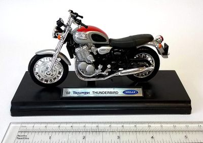 Мотор Triumph Thunderbird Welly 1:18