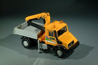 Метален камион Mercedes с кран URBAN SPIRIT 1:34-39