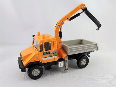 Метален камион Mercedes с кран URBAN SPIRIT 1:34-39