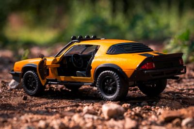 Метален автомобил Transformers 1977 Chevrolet Camaro Bumblebee 1:24 Jada Toys 253115010 