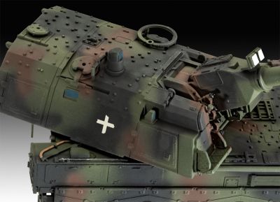 Сглобяем модел Revell Танк Panzerhaubitze 2000