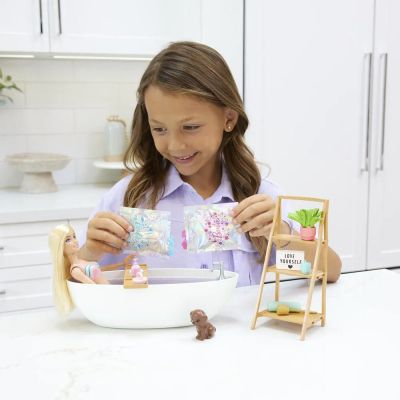 Barbie Кукла с вана и сапунени конфети HKT92 