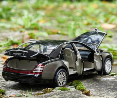 Метален автомобил Maybach със звук и светлини 1/24 сребрист