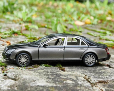 Метален автомобил Maybach със звук и светлини 1/24 сребрист