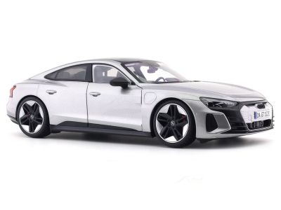 Метална кола Audi RS e-tron GT 2022 Bburago 1/18 сребрист