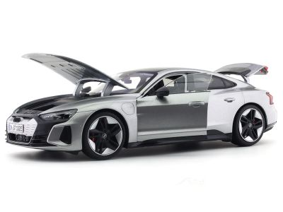Метална кола Audi RS e-tron GT 2022 Bburago 1/18 сребрист