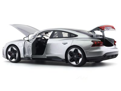 Метална кола Audi RS e-tron GT 2022 Bburago 1/18 сребрист
