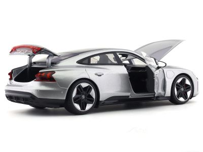 Метална кола Audi RS e-tron GT 2022 Bburago 1/18 сребрист