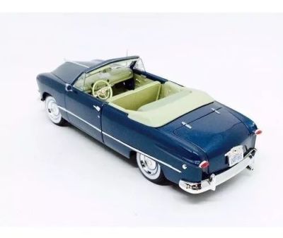 Метална кола Ford Convertible 1949 Maisto 1/18 31682