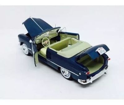Метална кола Ford Convertible 1949 Maisto 1/18 31682