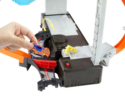 Hot Wheels City vs Robo Beasts Комплект магазин за автомобилни гуми Mattel GJL16 