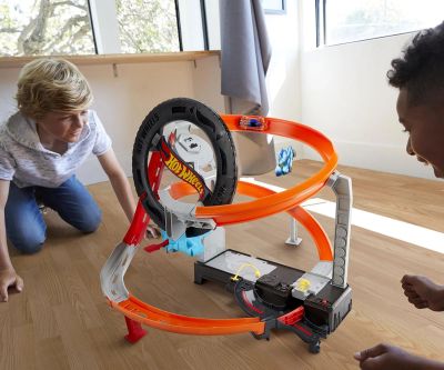 Hot Wheels City vs Robo Beasts Комплект магазин за автомобилни гуми Mattel GJL16 