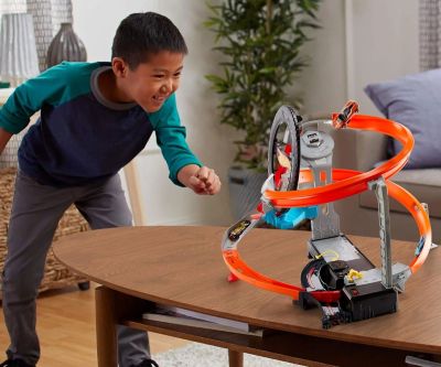 Hot Wheels City vs Robo Beasts Комплект магазин за автомобилни гуми Mattel GJL16 