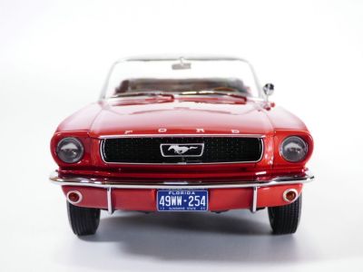 Метална кола Ford Mustang Convertible 1966 Norev 1:18 - 182810