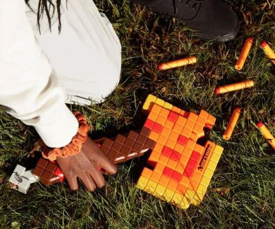 Нърф Nerf Minecraft Firebrand Dart Blasting Axe Hasbro F8953 