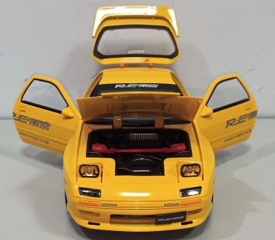Метален автомобил Mazda RX7 със звук и светлини 1/24