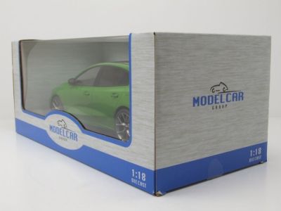 Метална кола Ford Focus ST 2022 - 1:18 Model Car Group 18452
