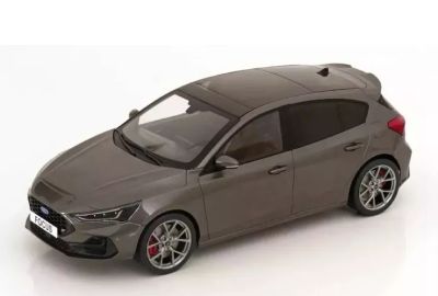 Метална кола Ford Focus ST 2022 - 1:18 Model Car Group 18454