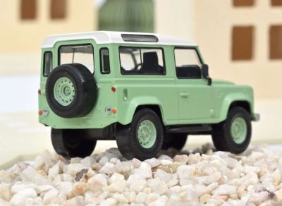 Металeн автомобил Land Rover Defender 1995 1/43 Norev 845106