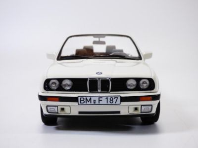 Метална кола BMW 325i Cabriolet 1991 Norev 1:18 - 183213