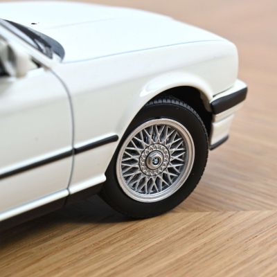 Метална кола BMW 325i Cabriolet 1991 Norev 1:18 - 183213
