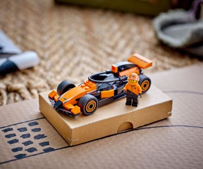 Конструктор LEGO City 60442 Пилот от F1 McLaren