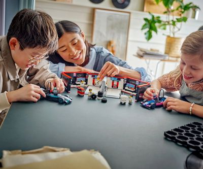 Конструктор LEGO City 60444 Гараж от F1 с коли Mercedes-AMG и Alpine