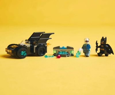 Конструктор LEGO DC Comics Super Batman 76301 Батман с Батмобила срещу Мистър Фрийз