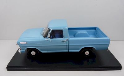 Метален автомобил Ford F-100 Blue 1972 SALVAT SAL24MVQ4