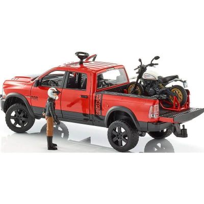 Джип пикап RAM 2500 с мотоциклет Ducati Scrambler Bruder 02502