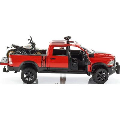 Джип пикап RAM 2500 с мотоциклет Ducati Scrambler Bruder 02502
