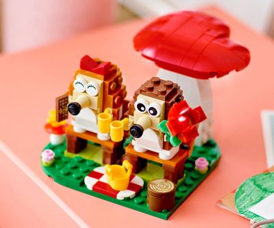 Конструктор LEGO Iconic 40711 Пикник с таралеж