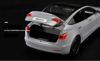 Метален автомобил Tesla Model 3 със звук и светлини 1/24 