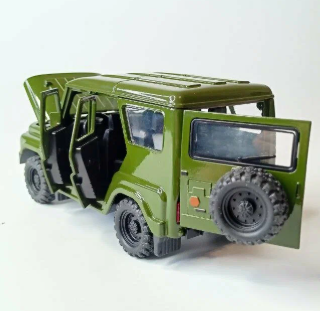 Метален джип УАЗ 1:18 зелен