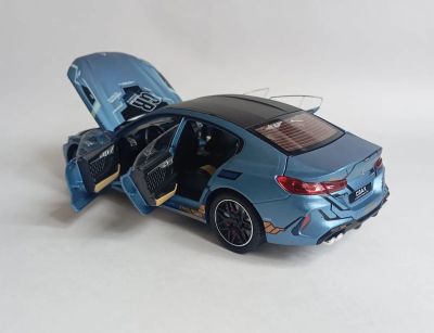 Метален автомобил BMW M8 със звук и светлини 1/24 син