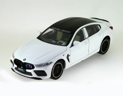 Метален автомобил BMW M8 със звук и светлини 1/24 бялл